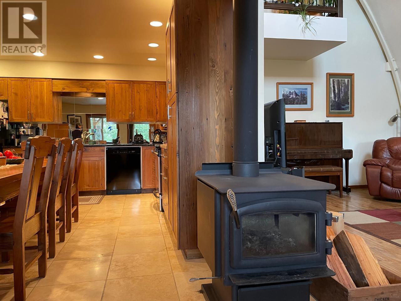 1910 Hulme Creek Road Property Photo 11