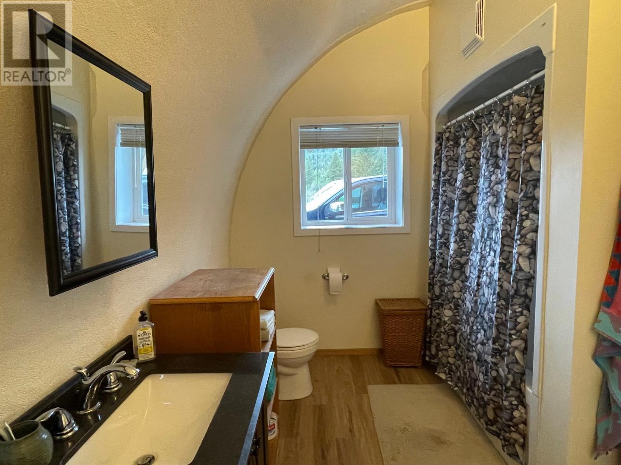 1910 Hulme Creek Road Property Photo 14