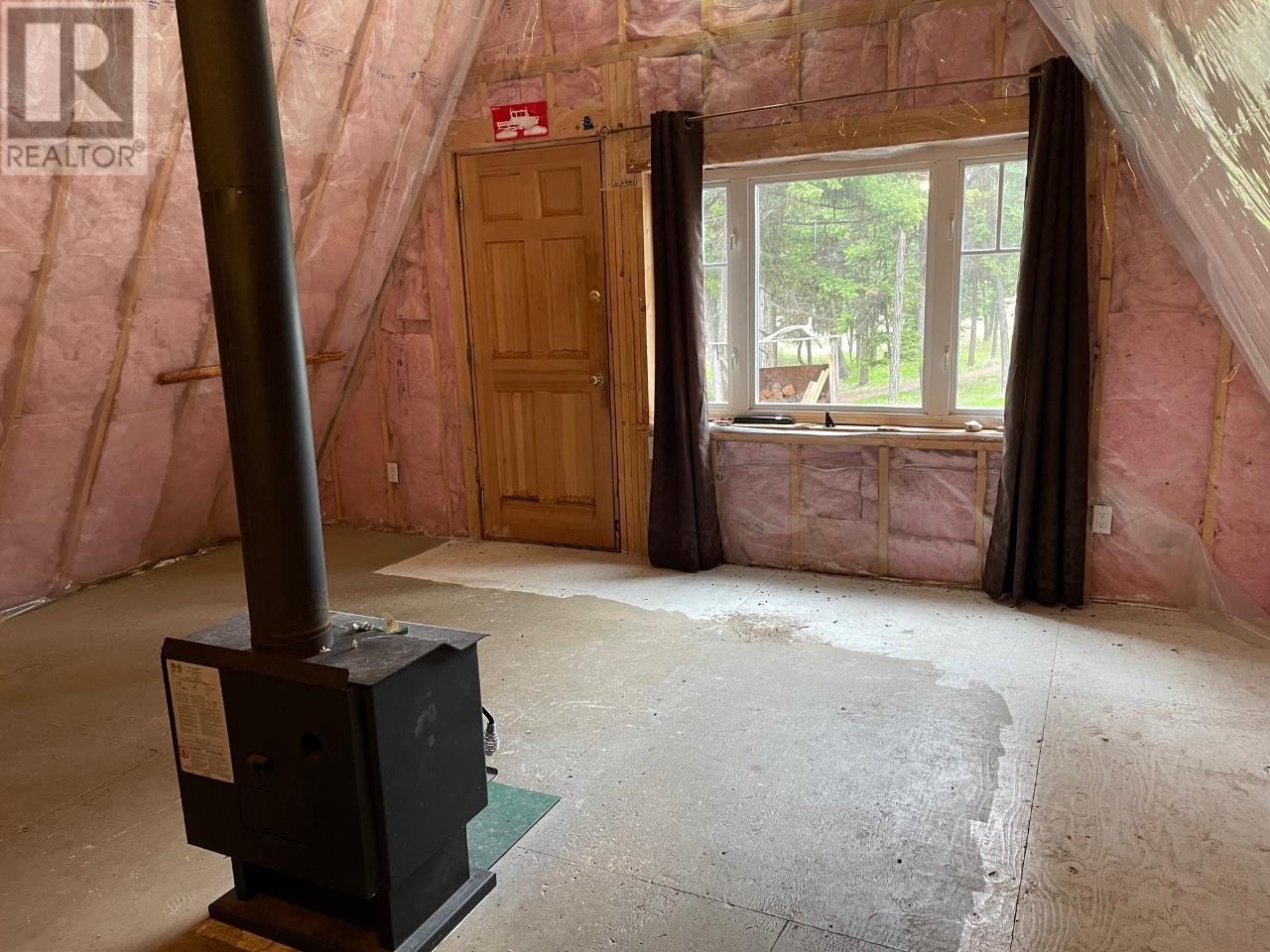 1910 Hulme Creek Road Property Photo 27