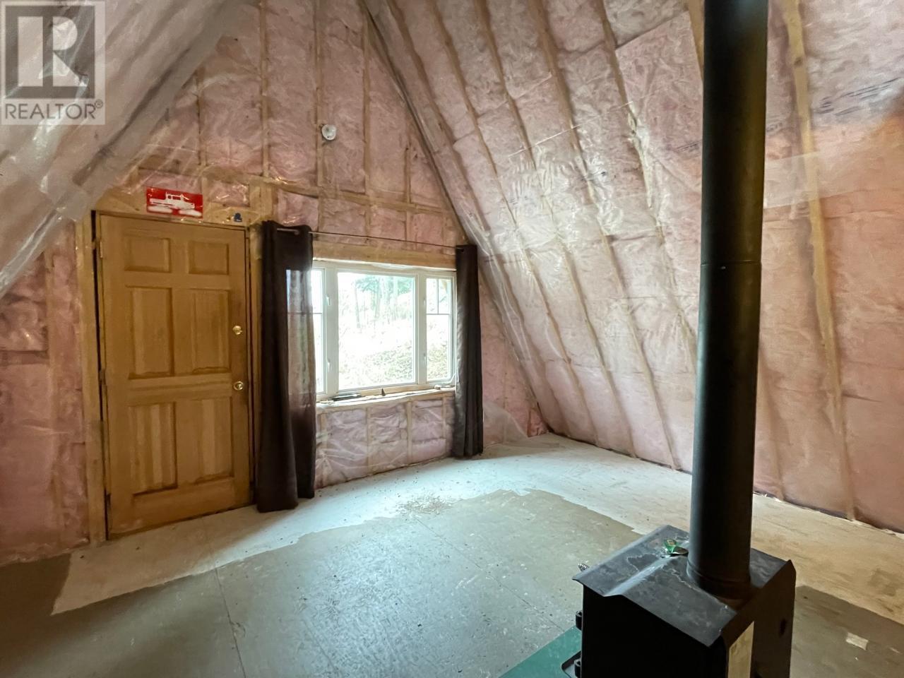 1910 Hulme Creek Road Property Photo 33