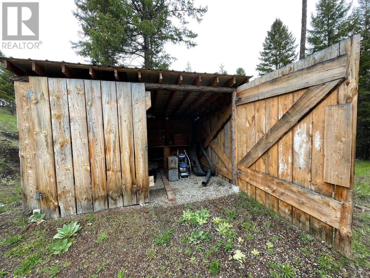 1910 Hulme Creek Road Property Photo 34