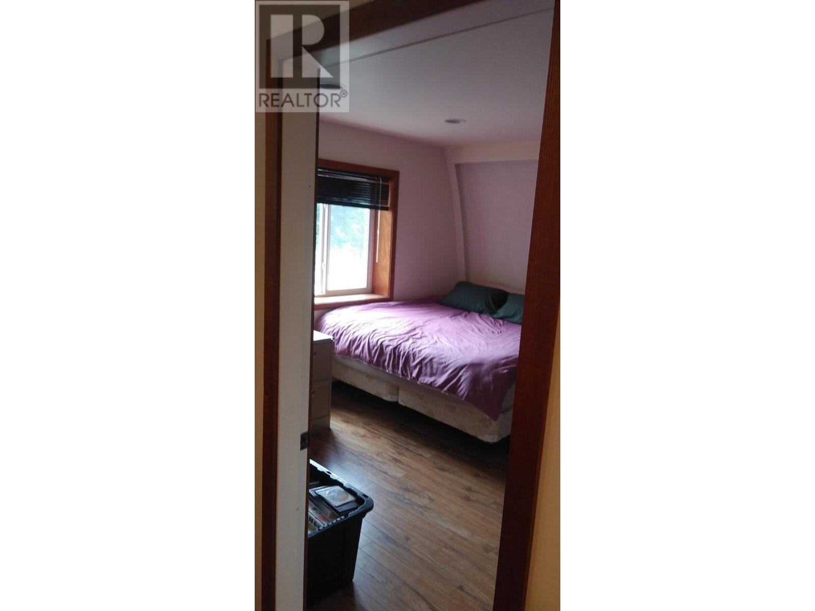 1910 Hulme Creek Road Property Photo 44