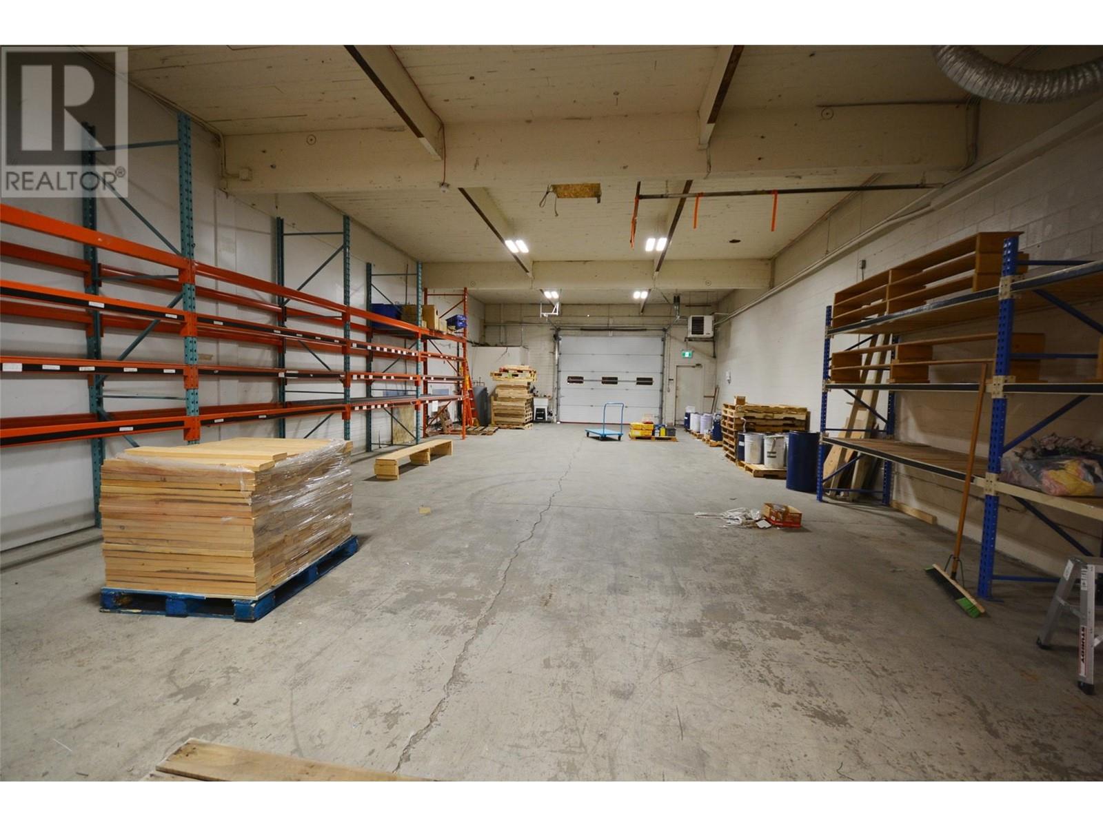 1130 Commercial Way Property Photo 3