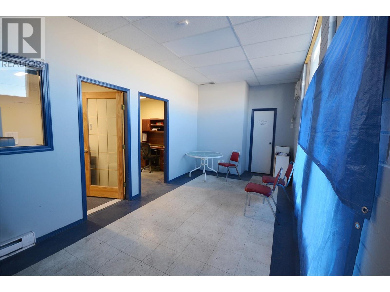 1130 Commercial Way Property Photo 4