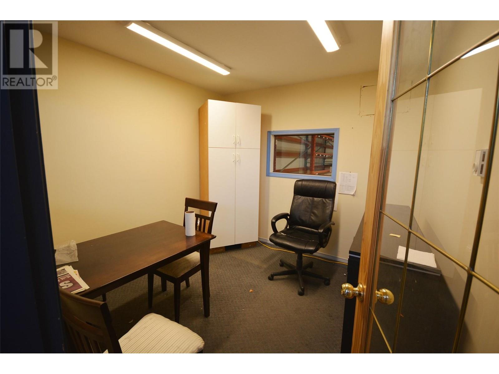 1130 Commercial Way Property Photo 5