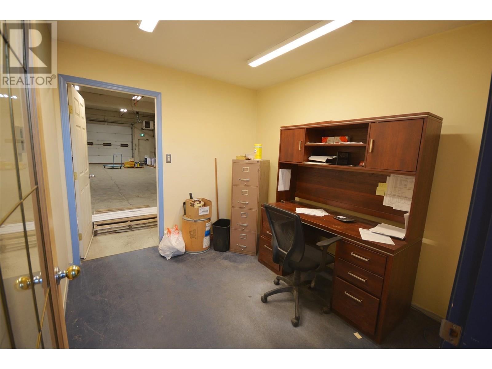 1130 Commercial Way Property Photo 6
