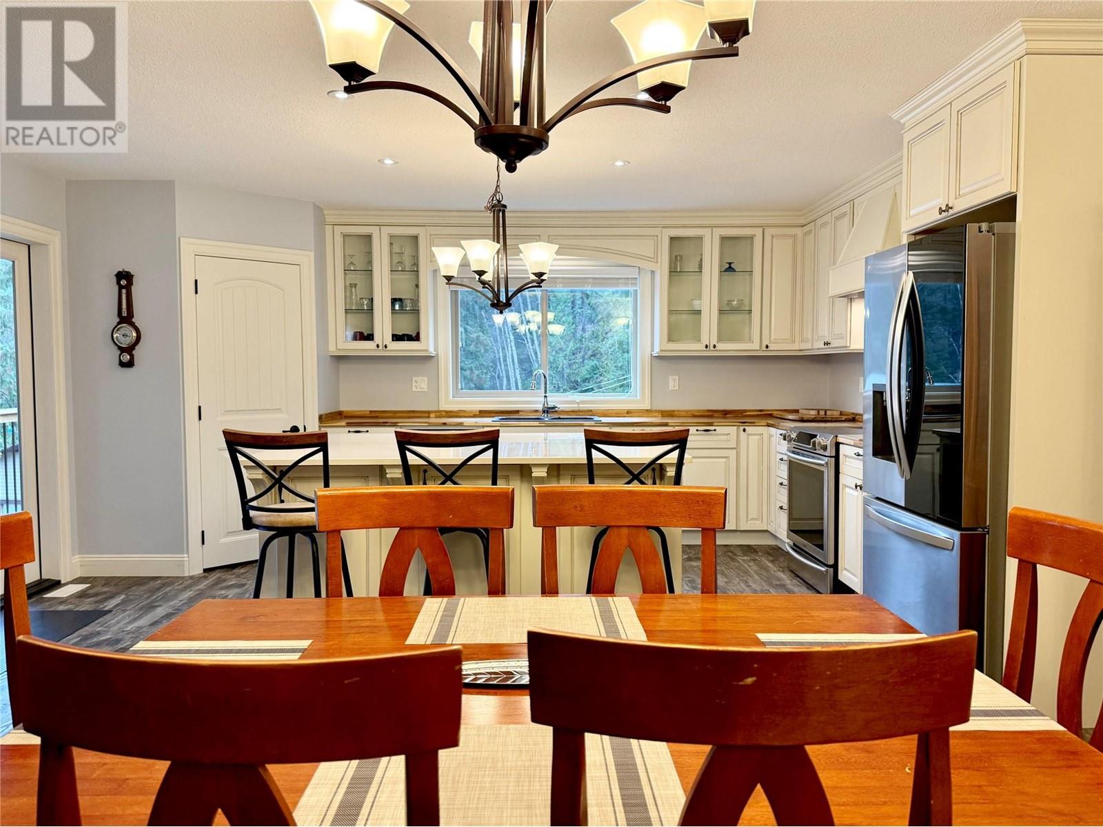 565 Clearwater Valley Road Property Photo 9