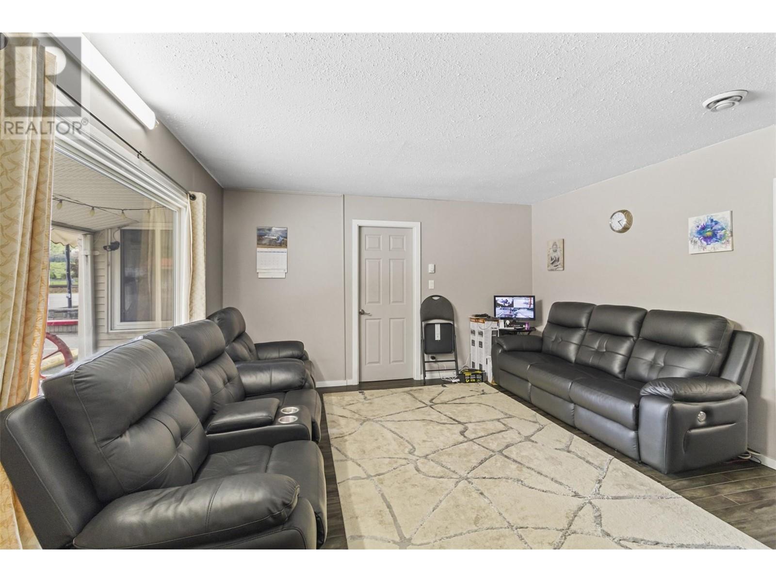 181 Shuswap Avenue Property Photo 18