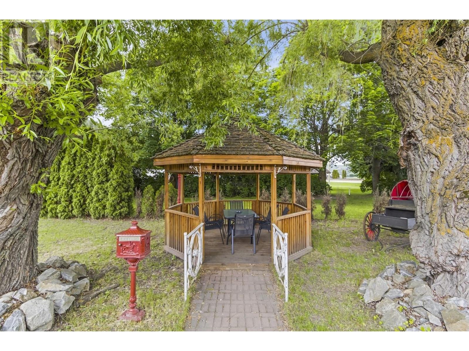 181 Shuswap Avenue Property Photo 44