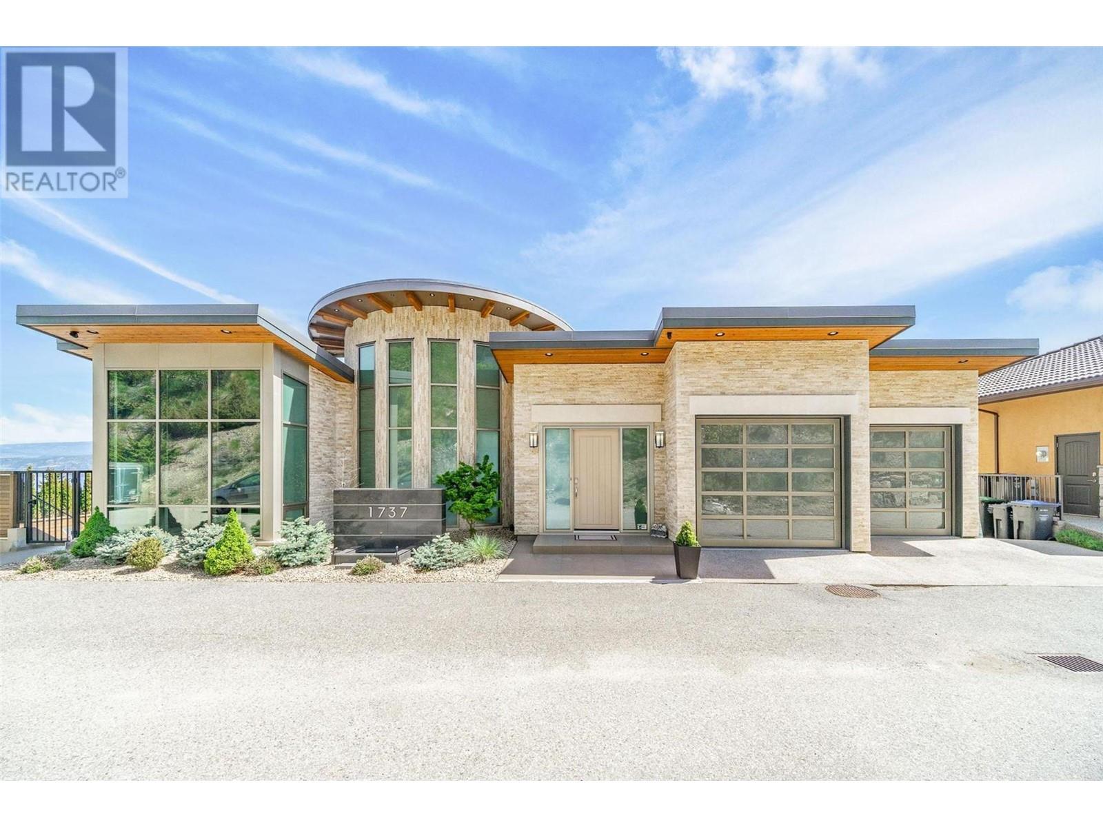 1737 Scott Crescent Property Photo 1