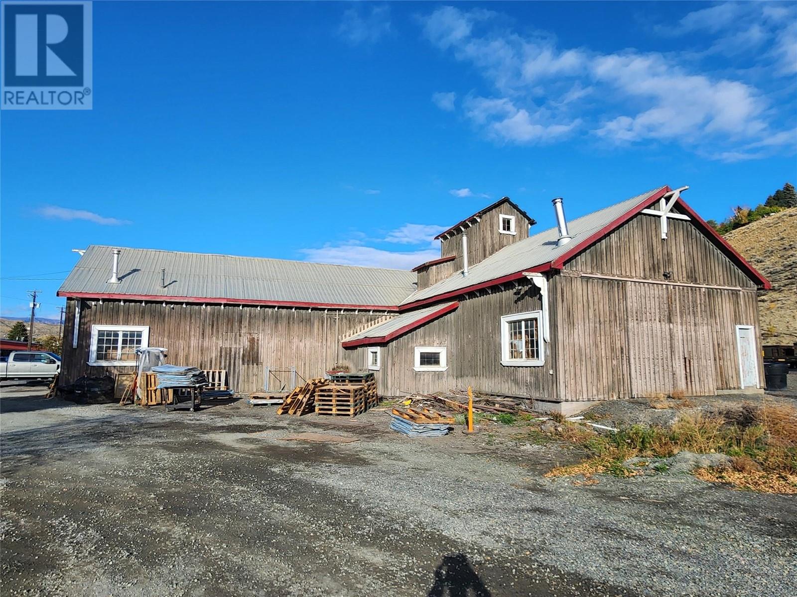 420 Railway Avenue Property Photo 3