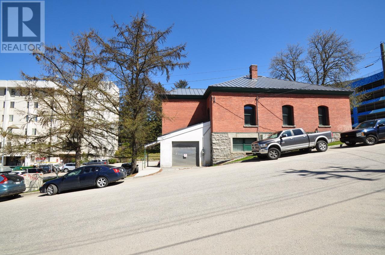 403 Vernon Street Property Photo 2