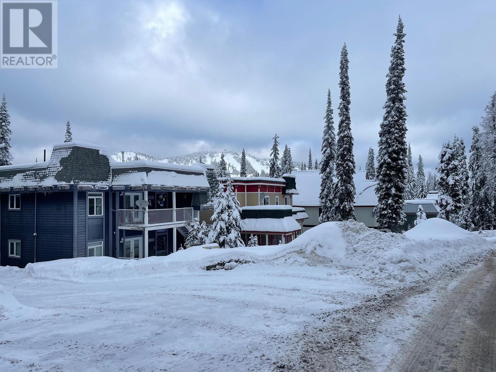 555 Monashee Road Property Photo 4