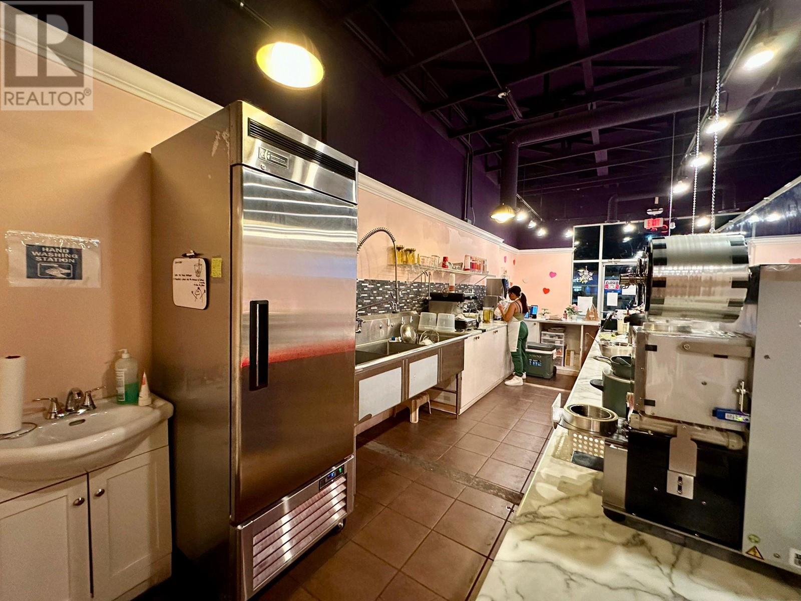 5651 24 Street Property Photo 10