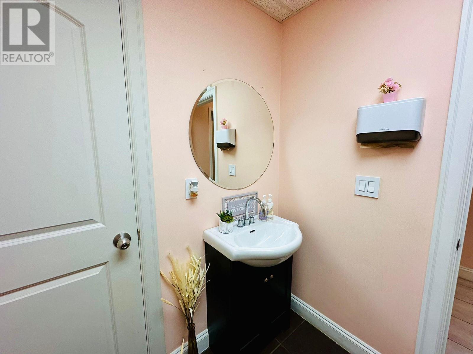 5651 24 Street Property Photo 17