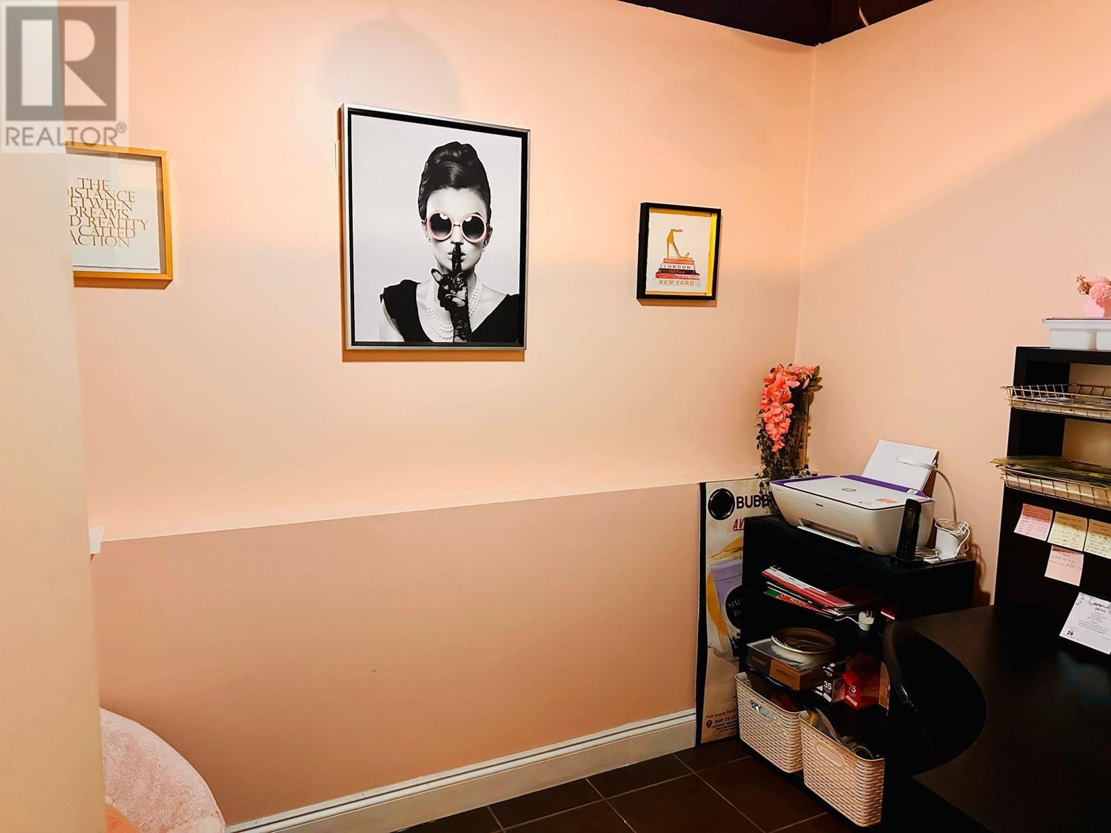 5651 24 Street Property Photo 25