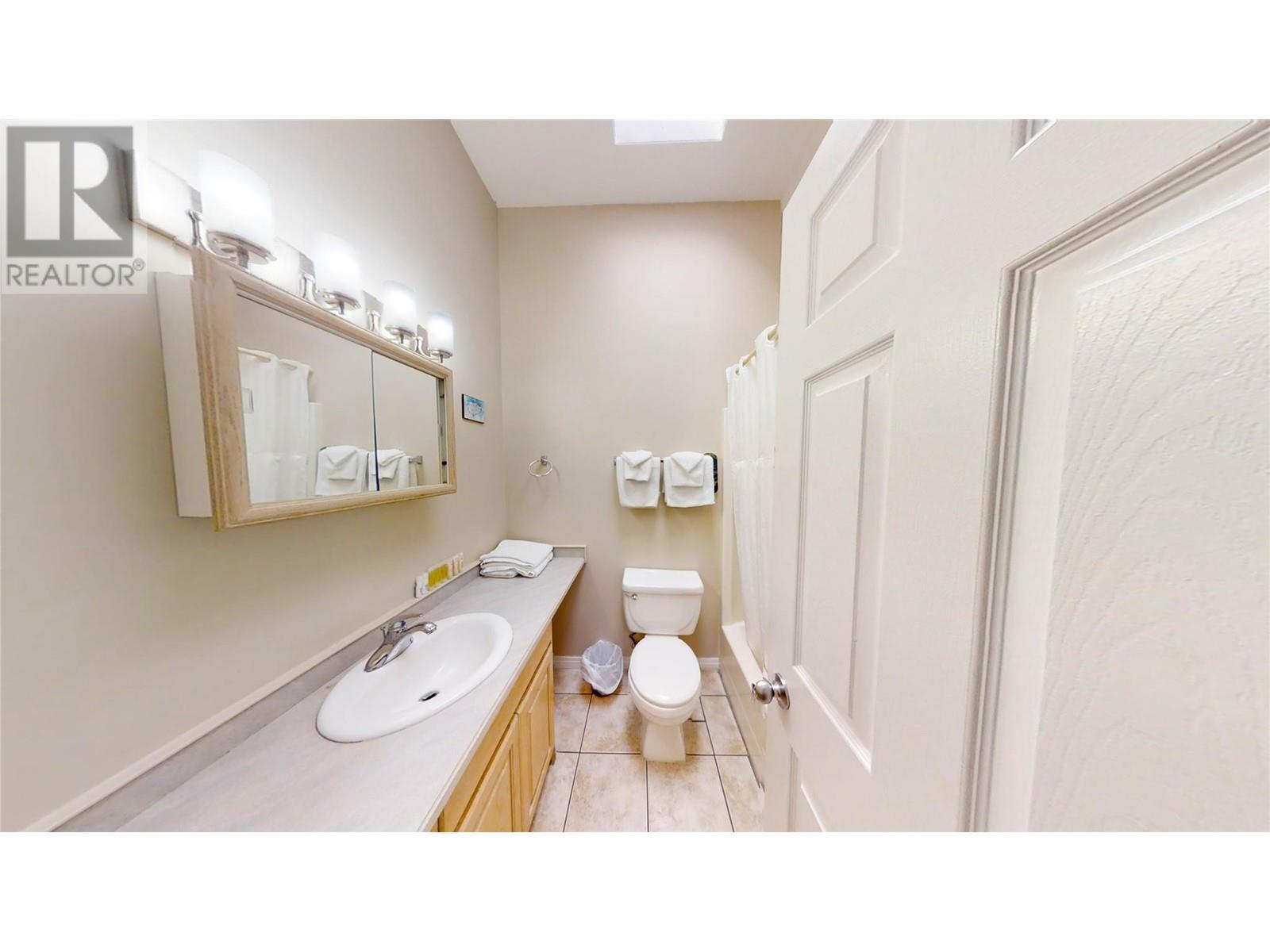 1028 Lakeshore Drive Unit# 221 Property Photo 18