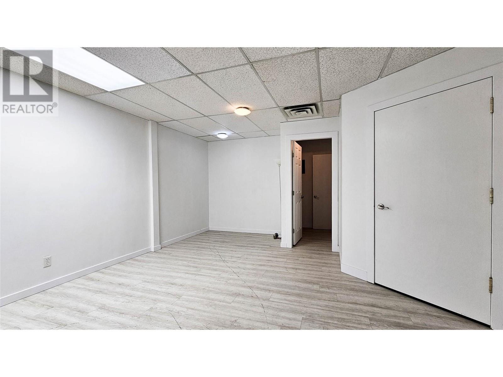 511 Lawrence Avenue Property Photo 3