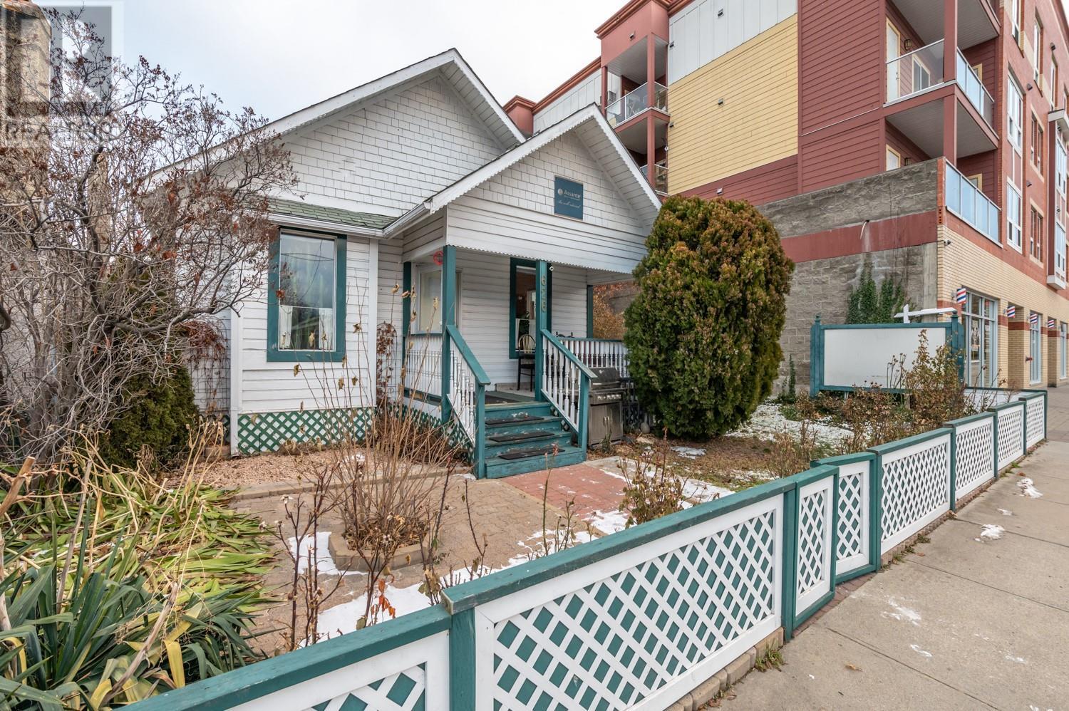 626 Martin Street Property Photo 2