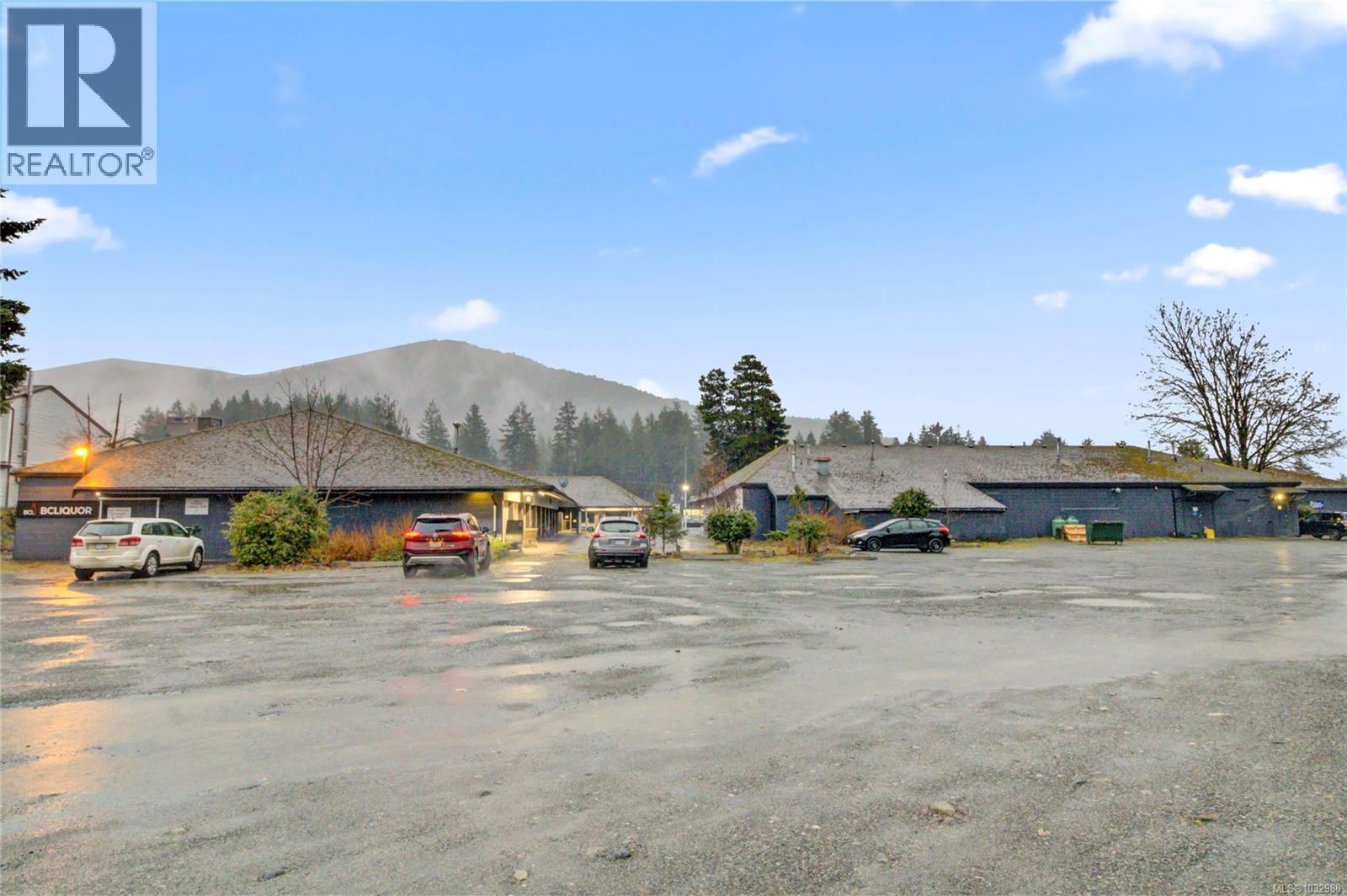 375 Nimpkish Dr Property Photo 4