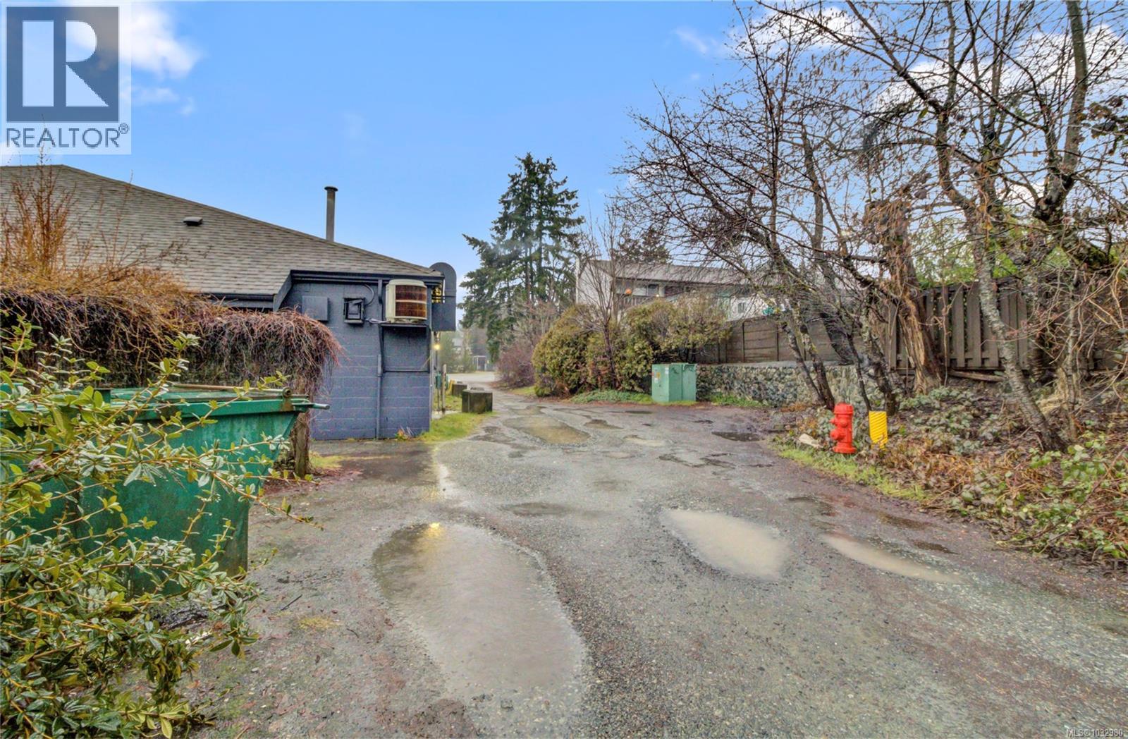 375 Nimpkish Dr Property Photo 12