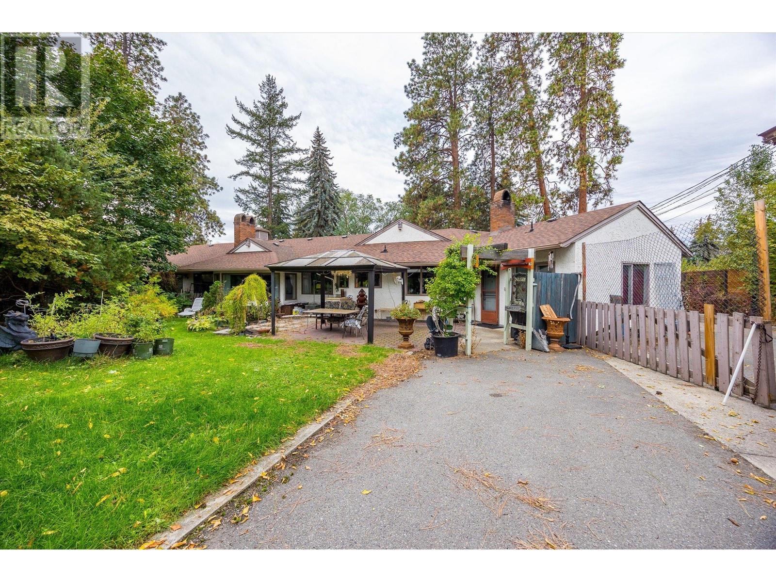 4377 Lakeshore Road Property Photo 9