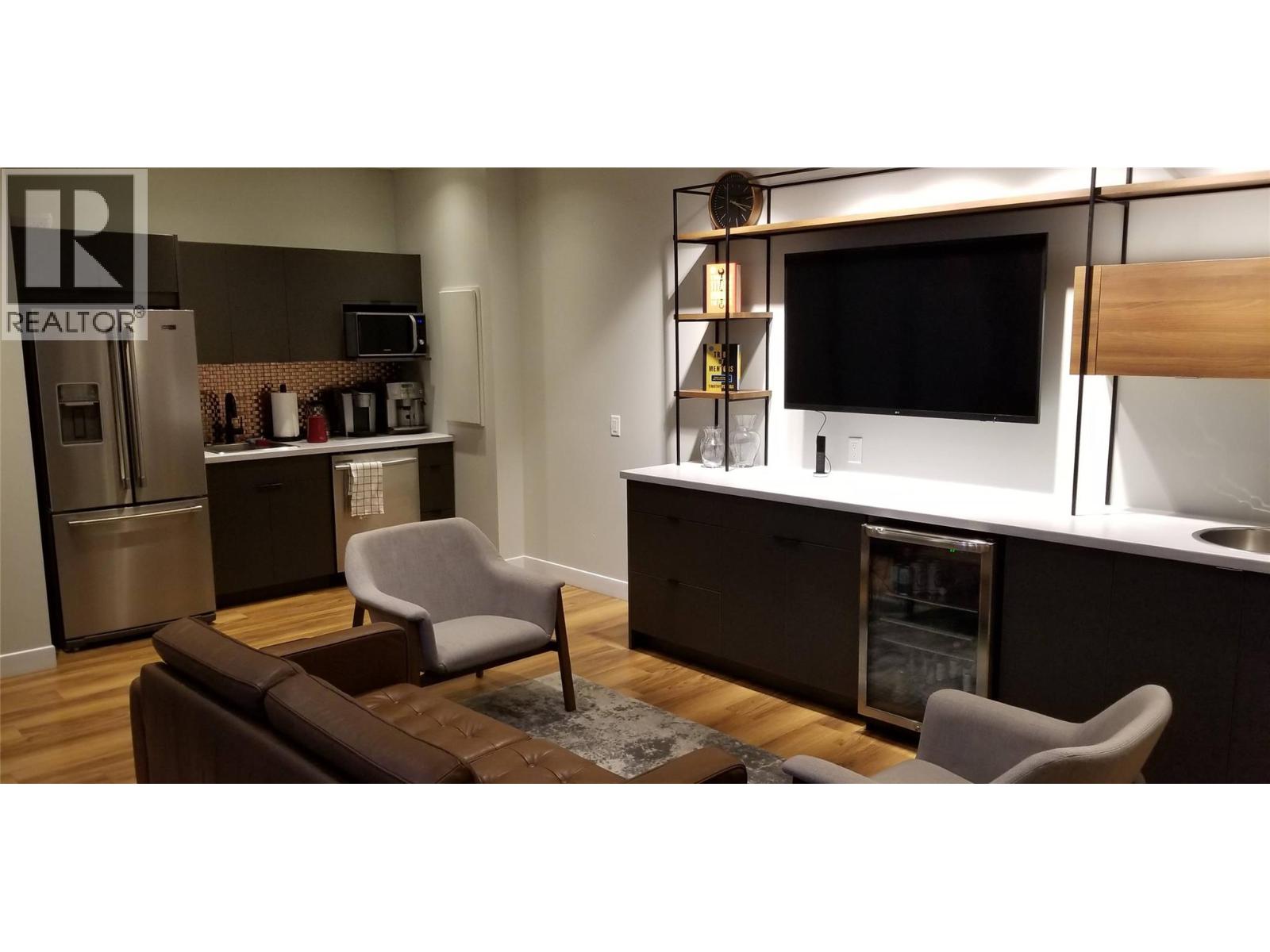 1607 Pandosy Street Property Photo 4