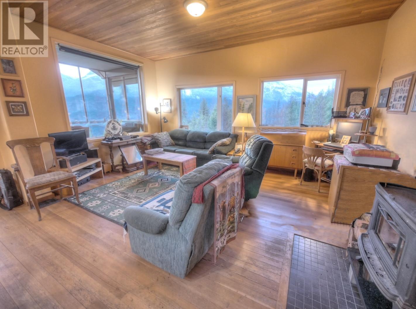9155 Highway 6 Property Photo 3