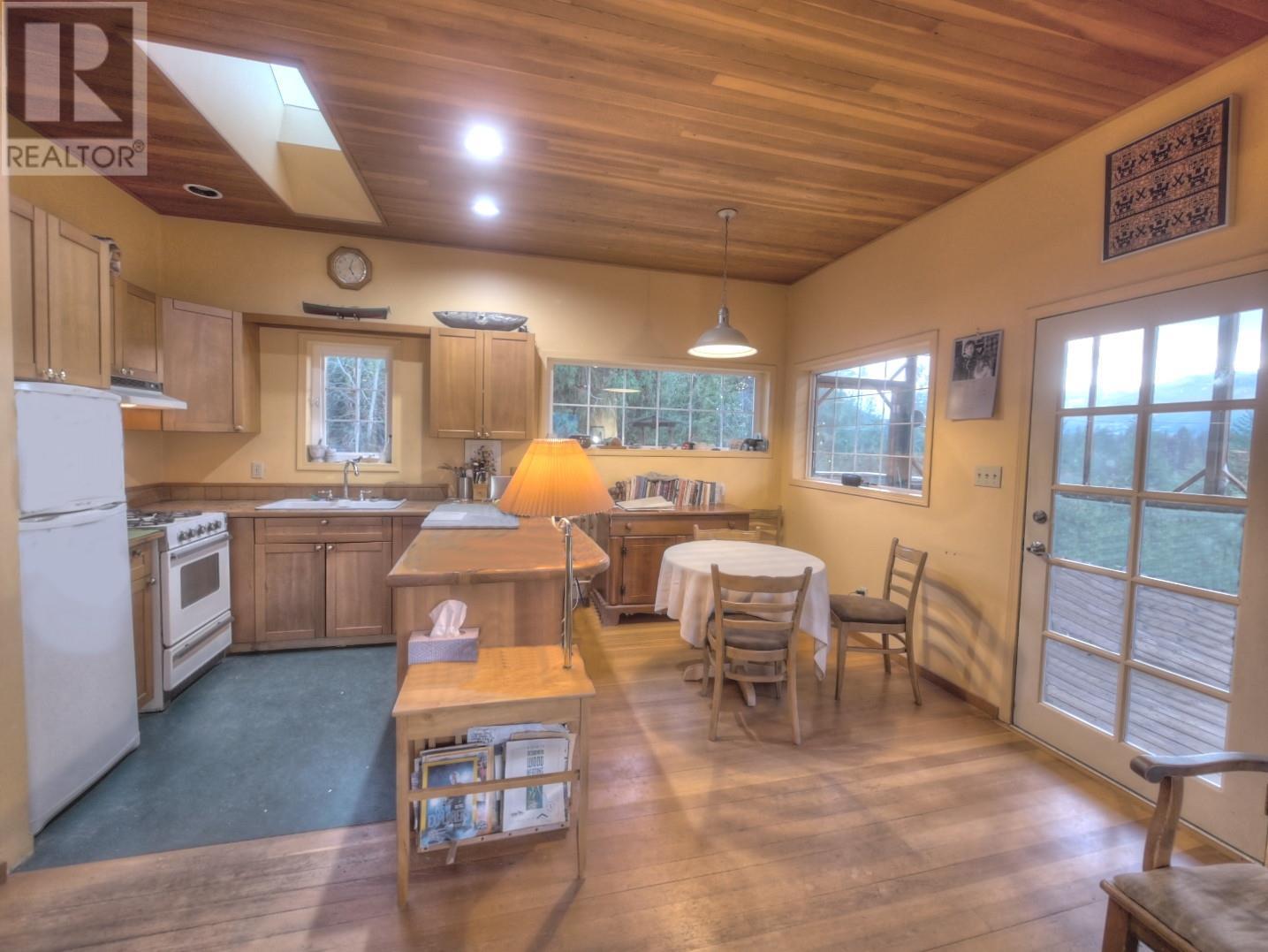 9155 Highway 6 Property Photo 4