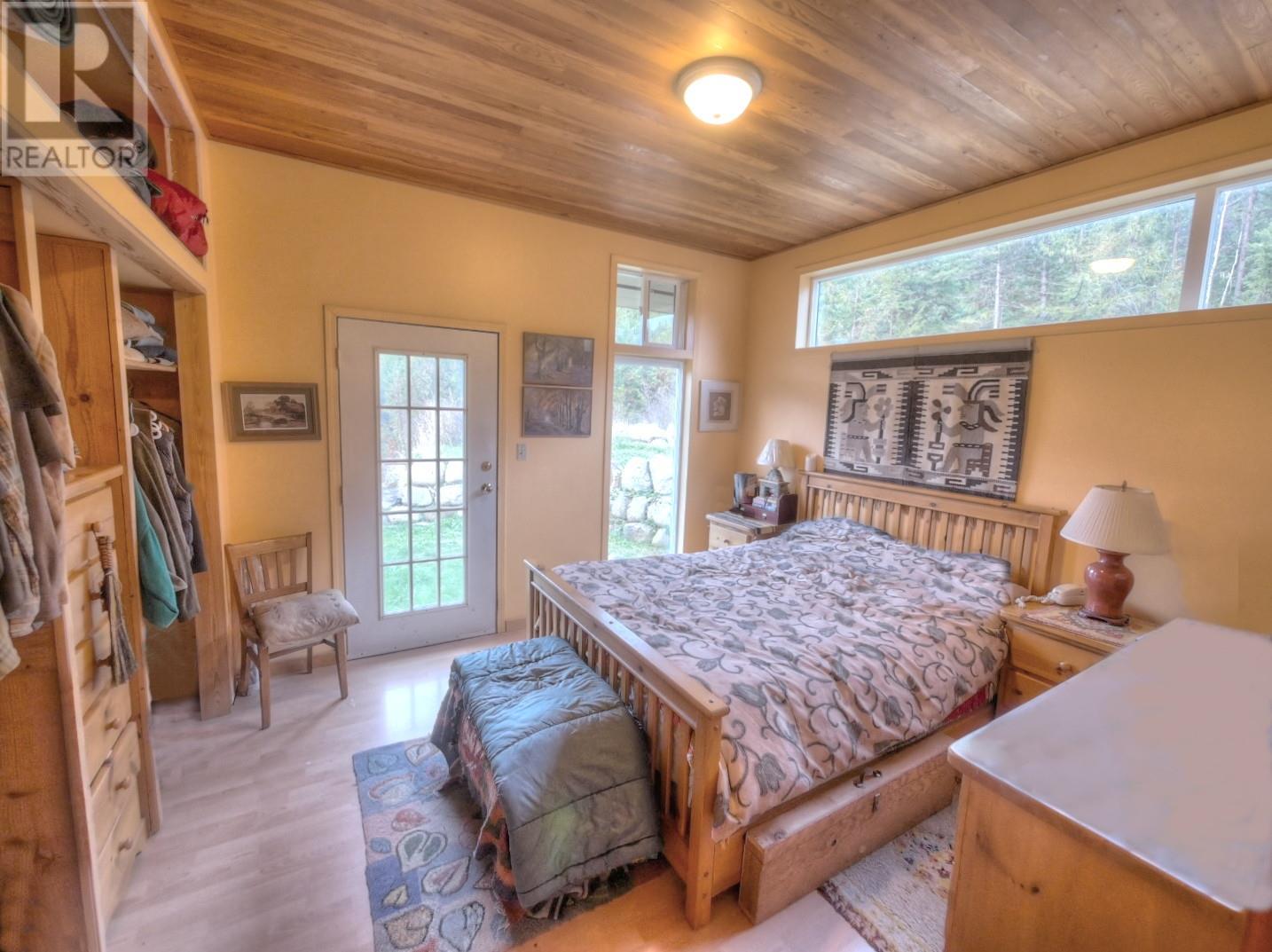 9155 Highway 6 Property Photo 5
