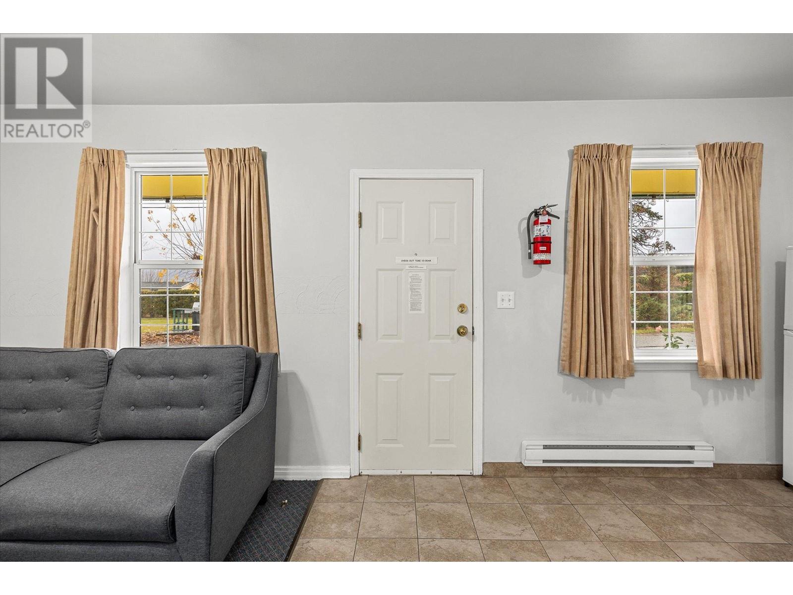 7414 97 Street Property Photo 14