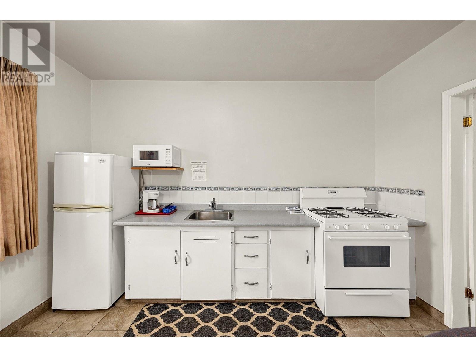 7414 97 Street Property Photo 18