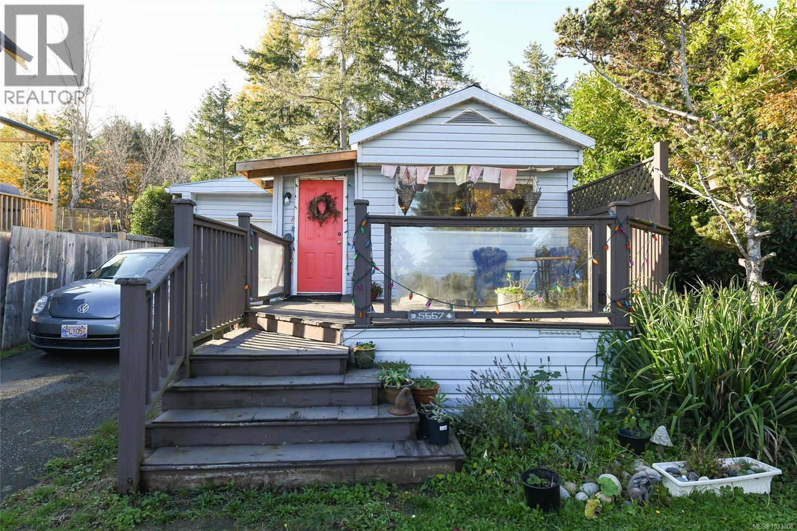 5557 Horne St Property Photo 4