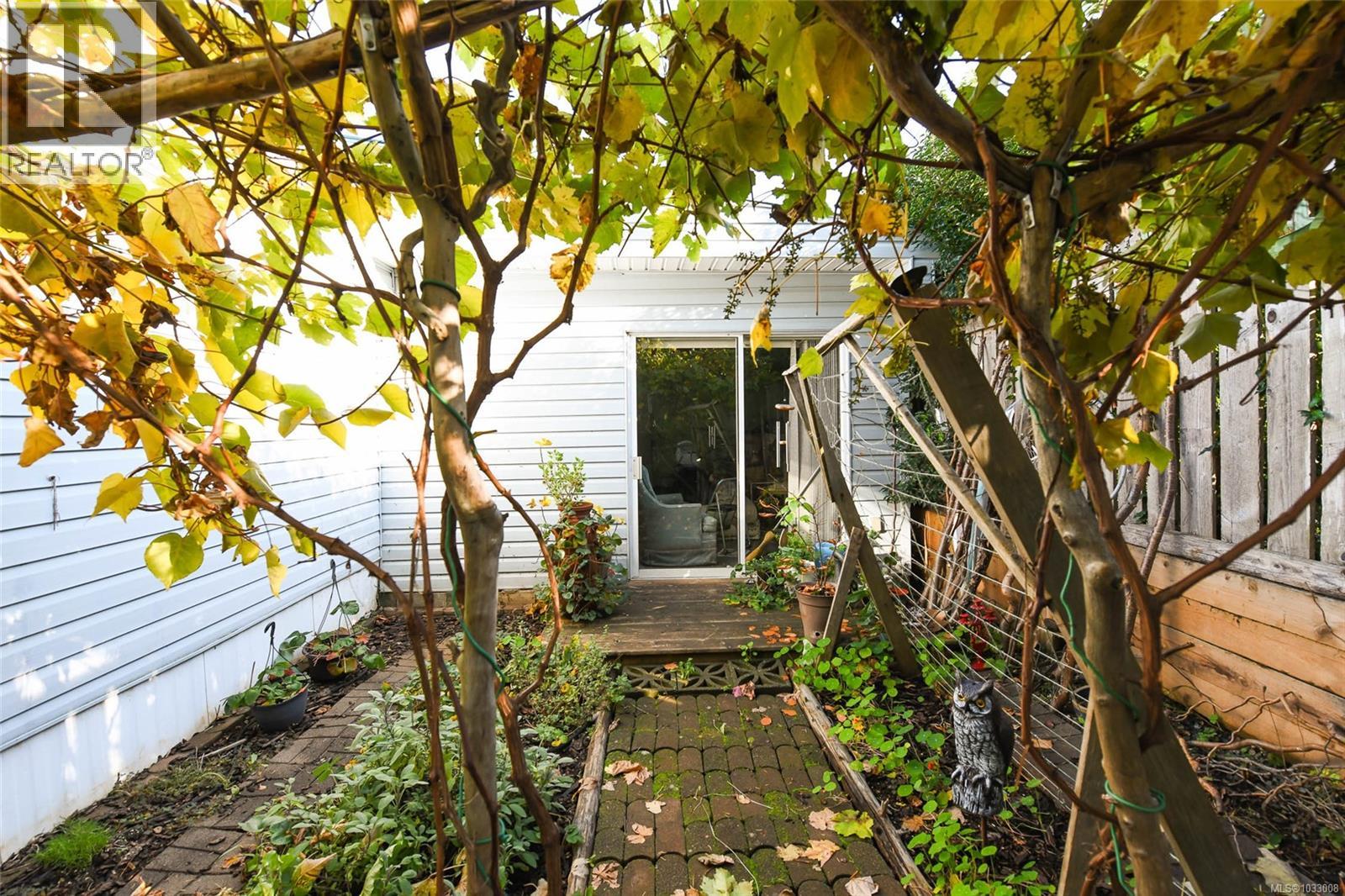 5557 Horne St Property Photo 11