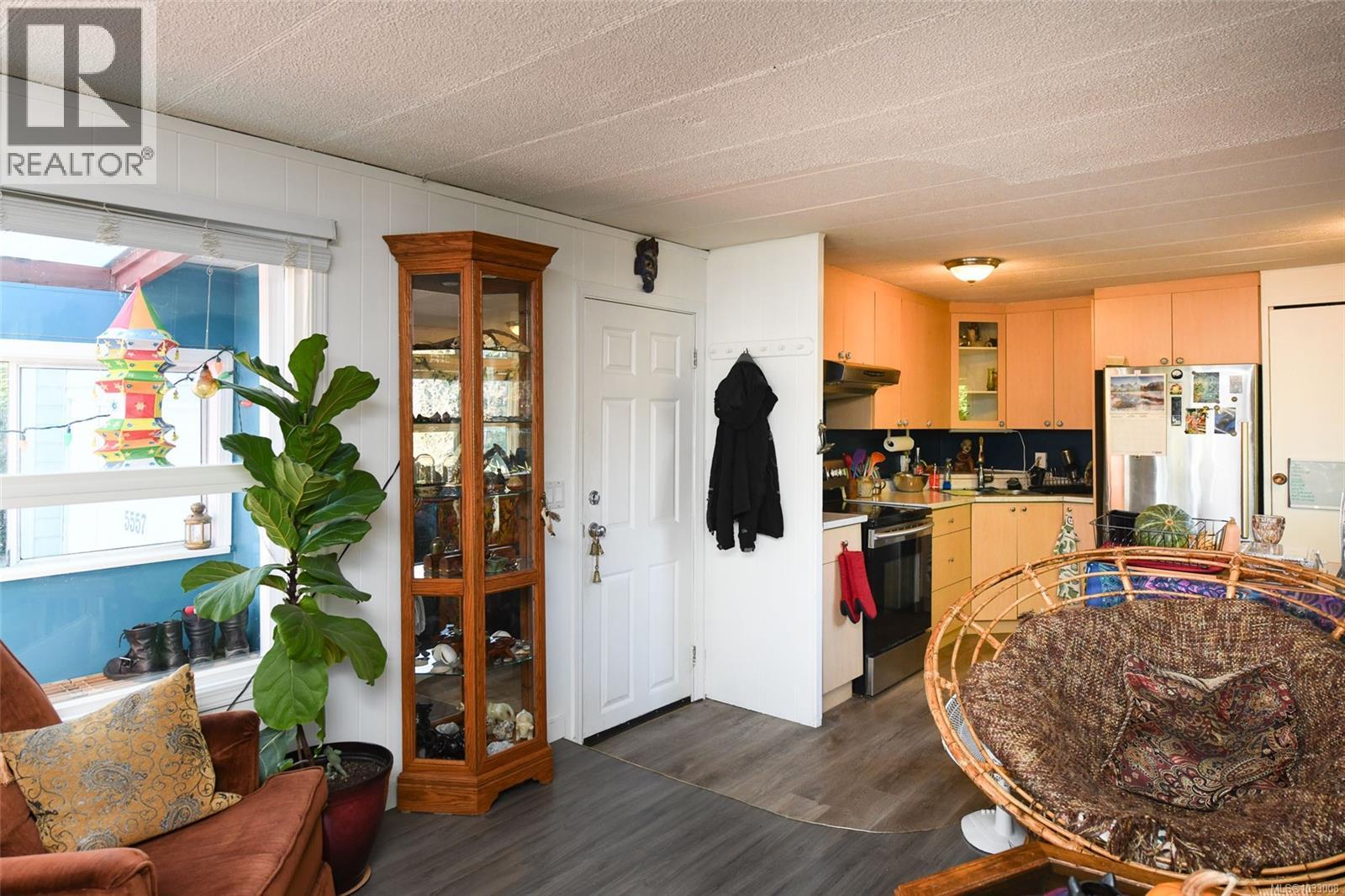 5557 Horne St Property Photo 15