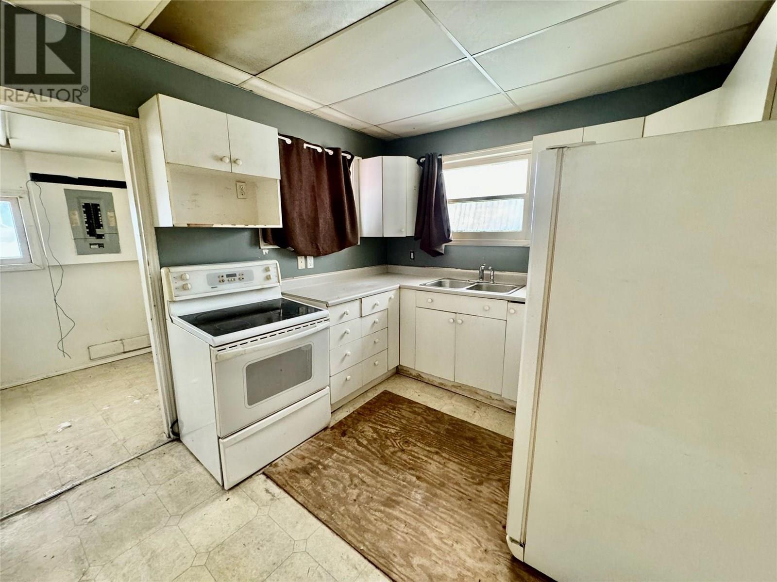 9804 17 Street Property Photo 6