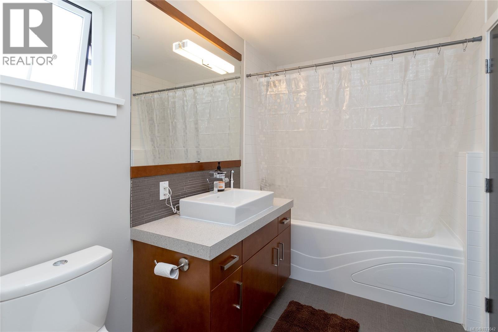 5 1137 Meares St Property Photo 21
