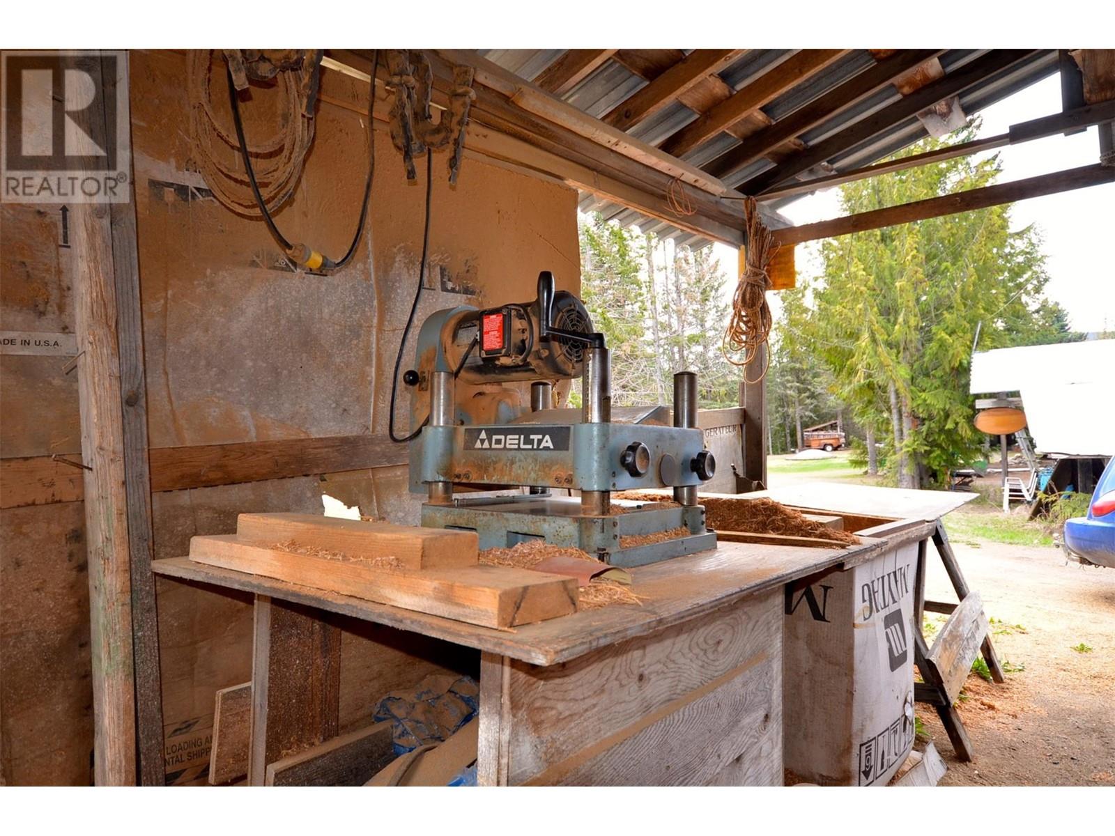 8525 Silver Star Road Property Photo 6