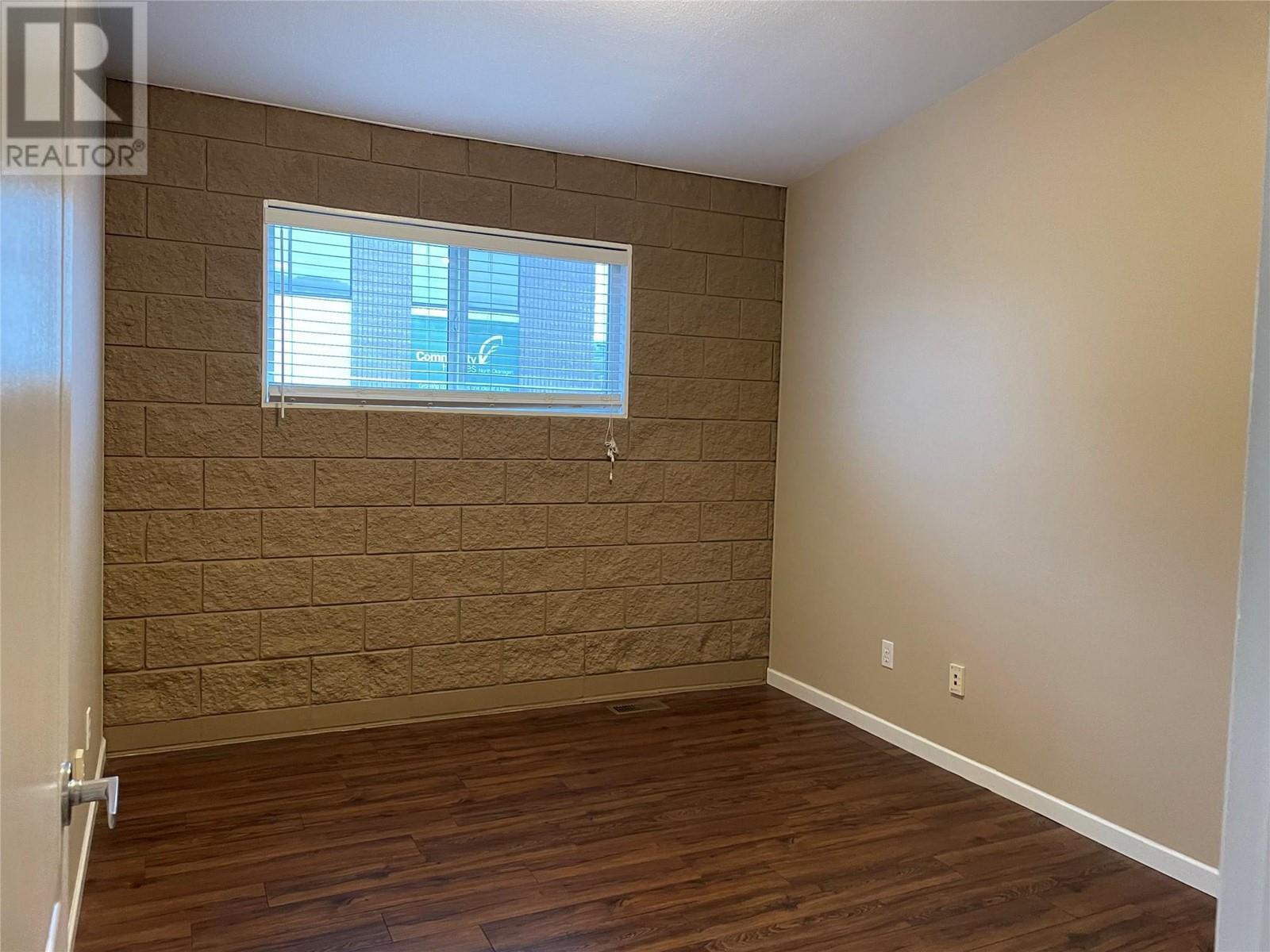 3202 32 Avenue Property Photo 5