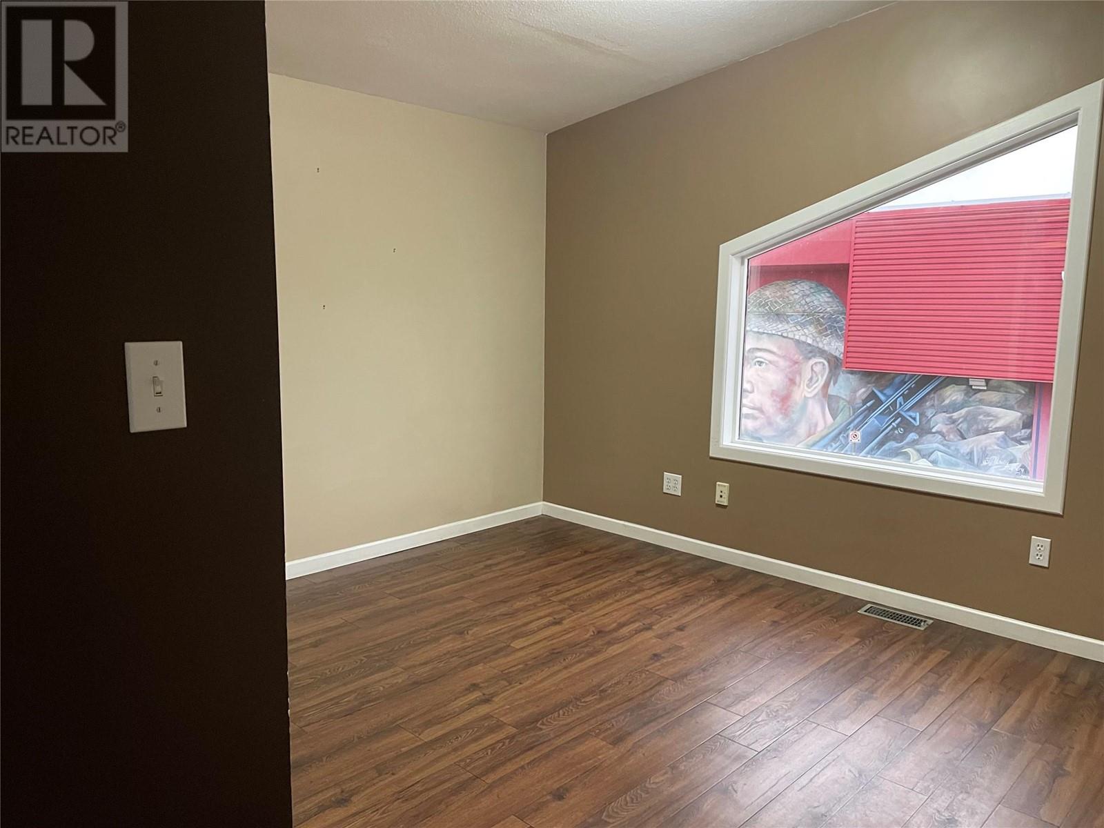 3202 32 Avenue Property Photo 7