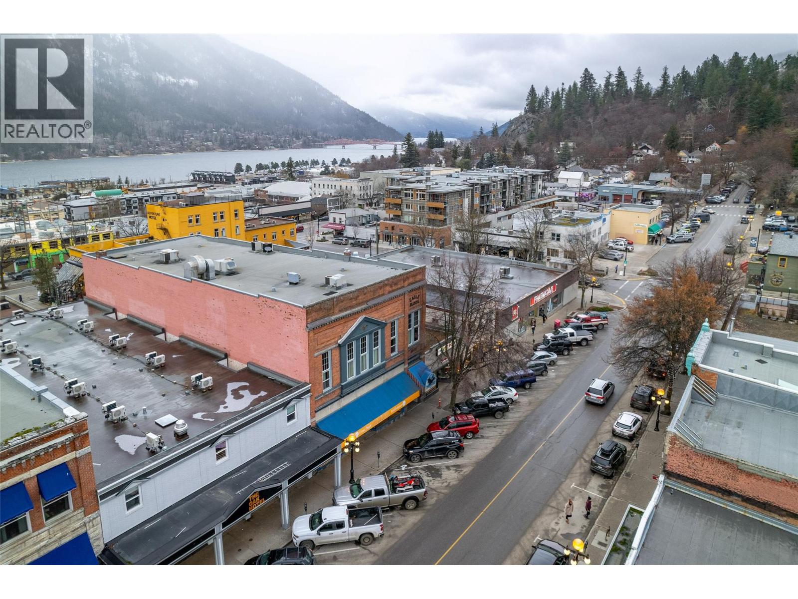 639 Baker Street Property Photo 8