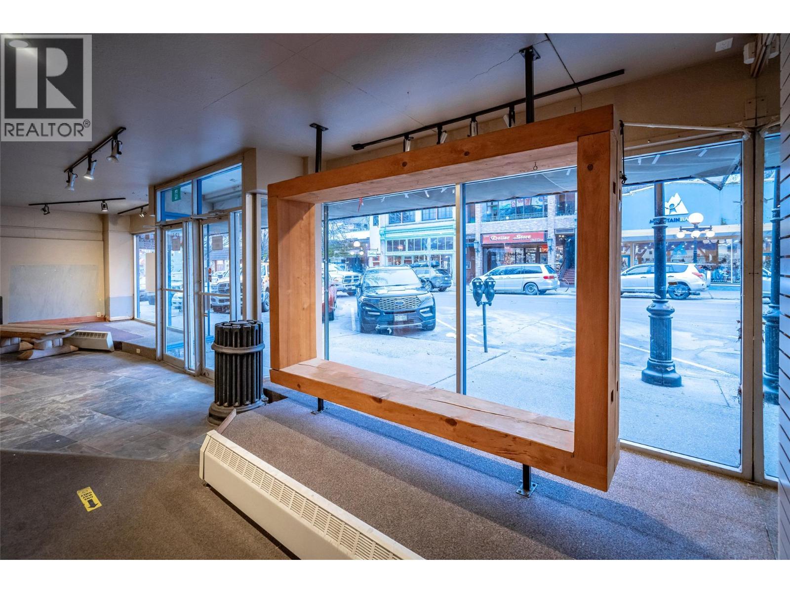 639 Baker Street Property Photo 10