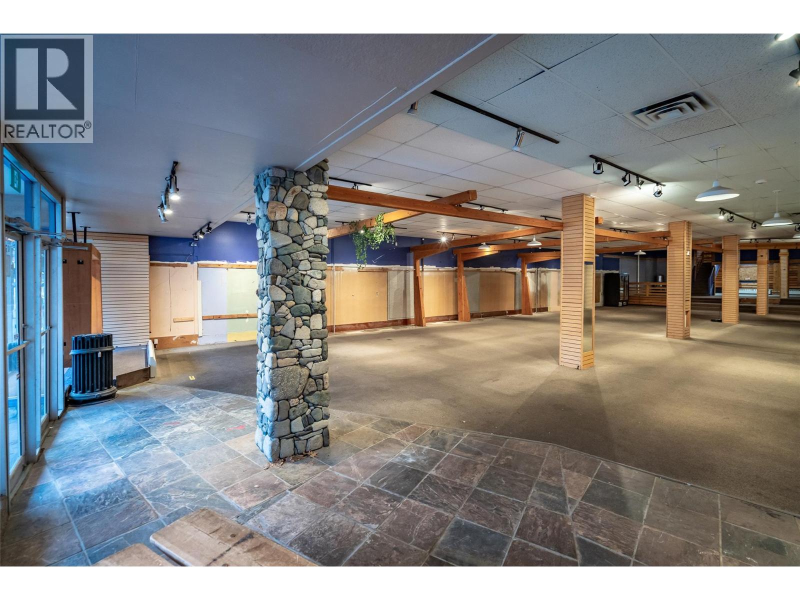 639 Baker Street Property Photo 14