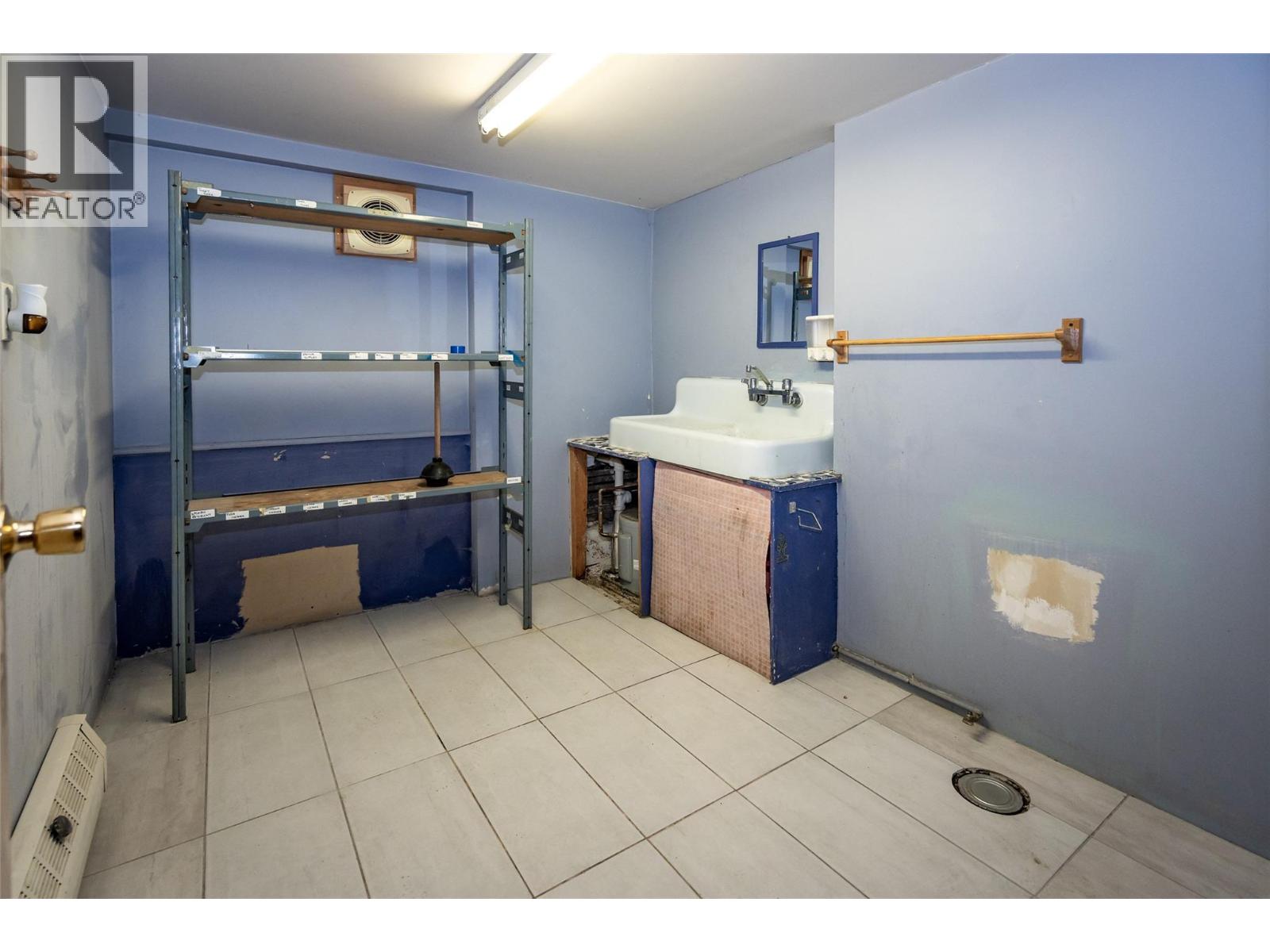 639 Baker Street Property Photo 37