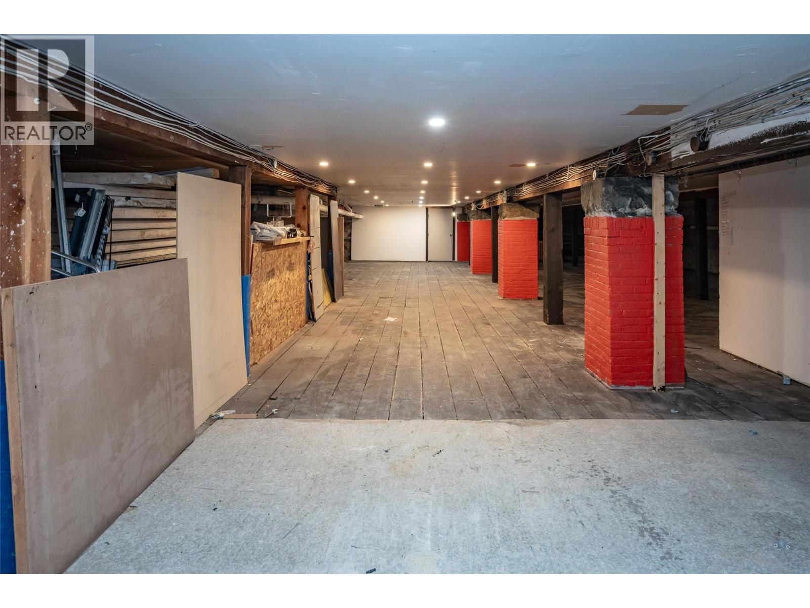 639 Baker Street Property Photo 39