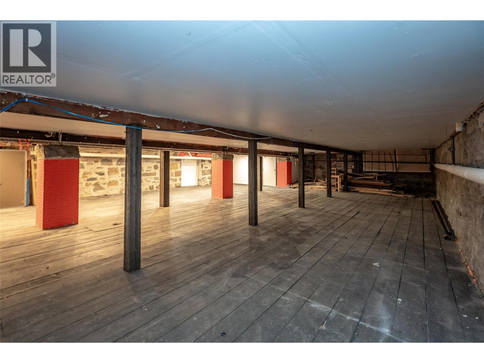 639 Baker Street Property Photo 40