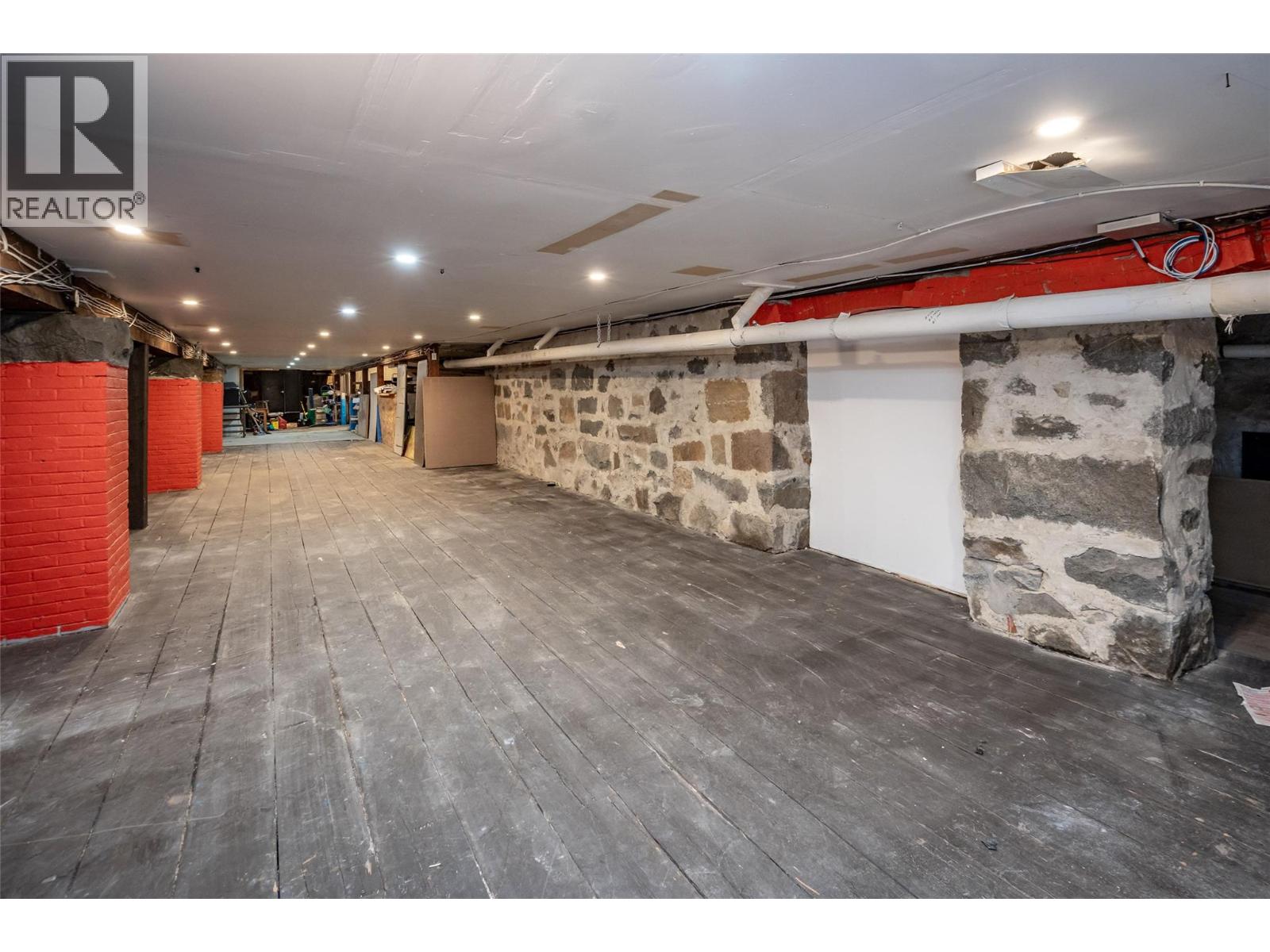 639 Baker Street Property Photo 42