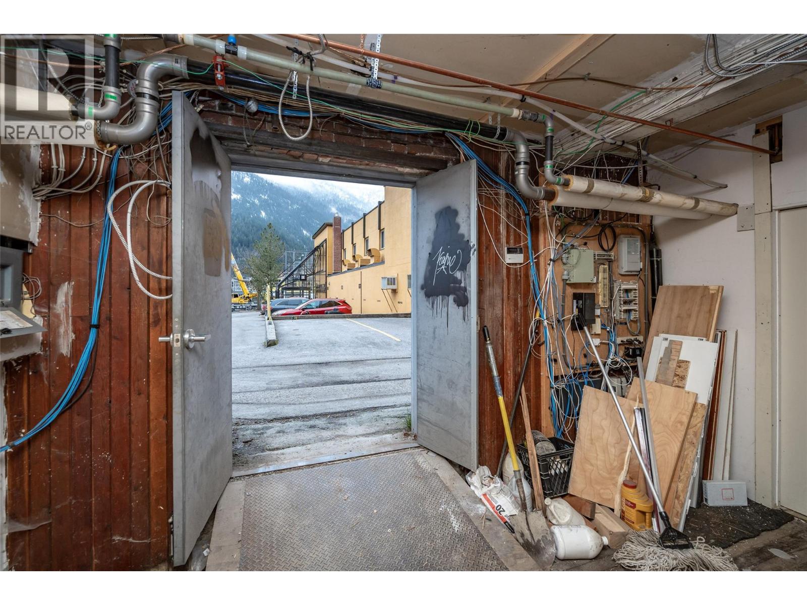 639 Baker Street Property Photo 44