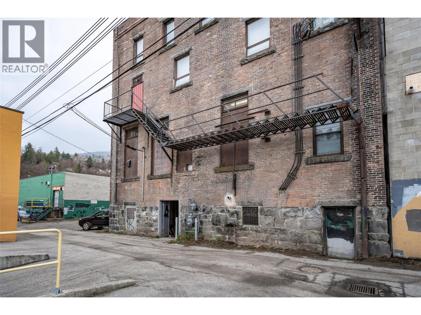 639 Baker Street Property Photo 47