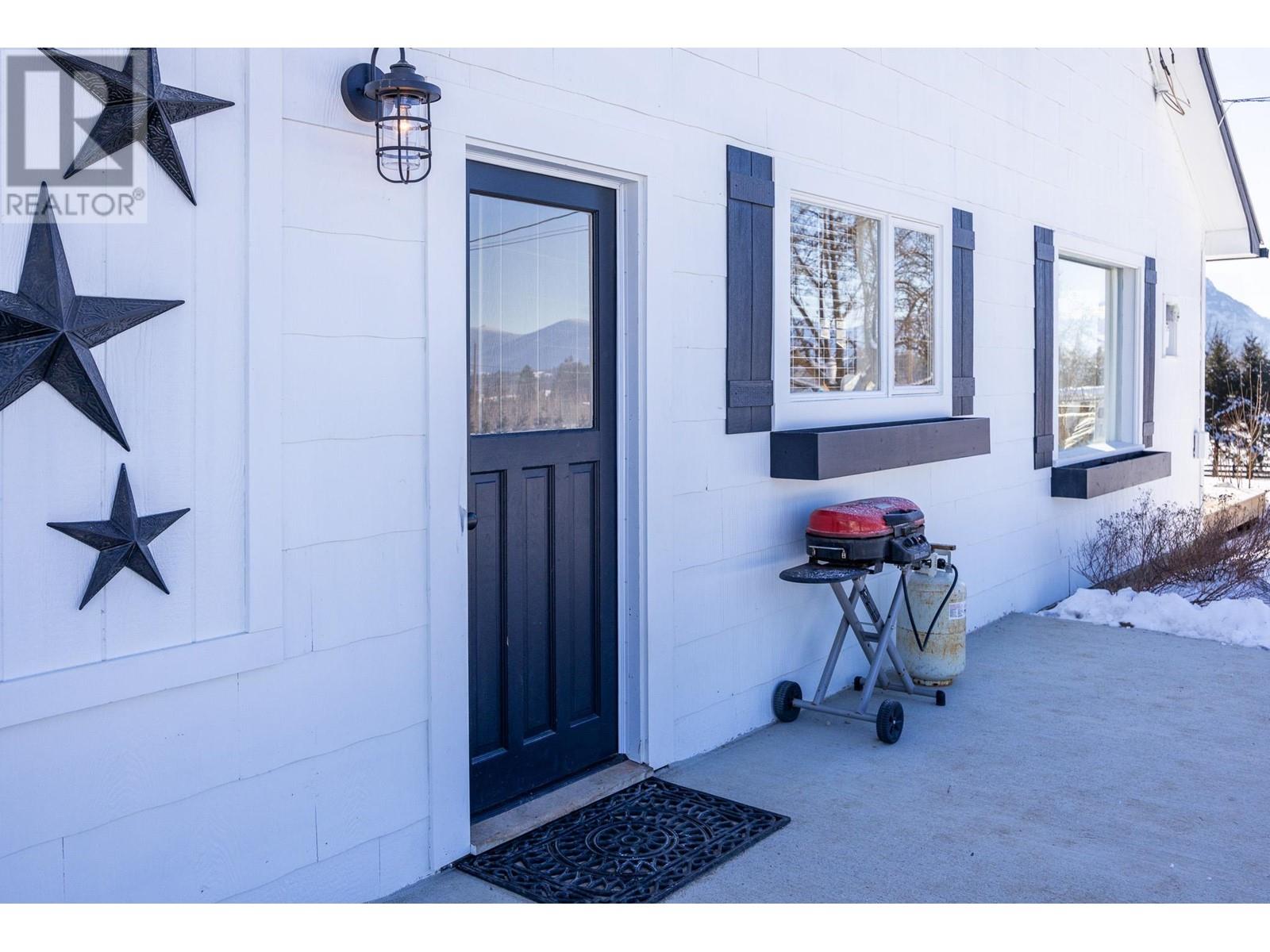 4422 48th Street Property Photo 3